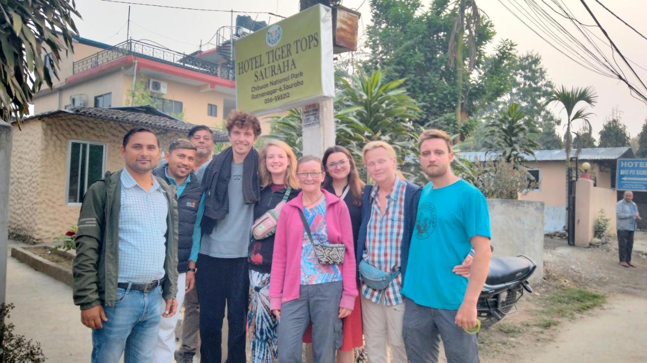 Hotel Tiger Tops Sauraha Esterno foto