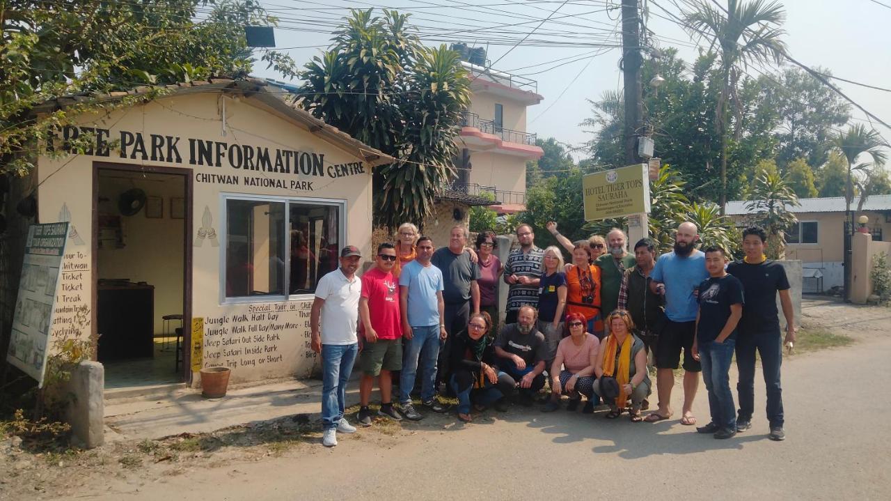 Hotel Tiger Tops Sauraha Esterno foto
